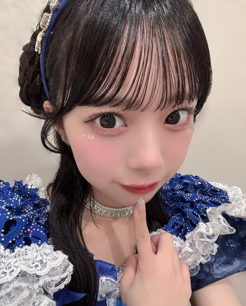 あやのちゃん毎日投稿 誕生日まであと70日 おめめぱちくりあやのちゃん💙 あのーまじでかわいいです！ 見つめられてるのやばいよね シリーズ化し ...
