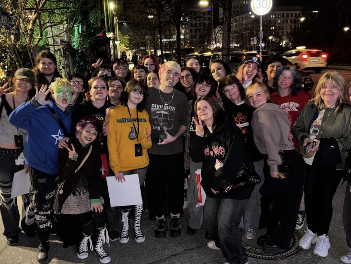 parxstreams's tweet photo. Awsten with fans after last nights show in Munich! 

📸 @/piercethemichelle on ig https://t.co/YoZYIBeYyY