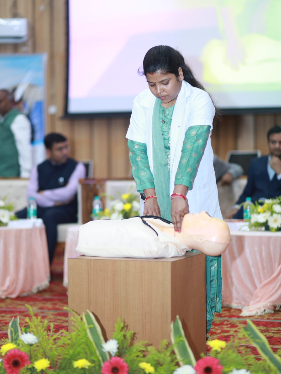 DC_Ramgarh's tweet image. #CPR &amp;amp; #firstAid training given to women Jal sahiya &amp;amp; Mukhiyas of #Ramgarh on #InternationalWomenDay 
Ramgarh district has 2 Lakh trained #firstresponders