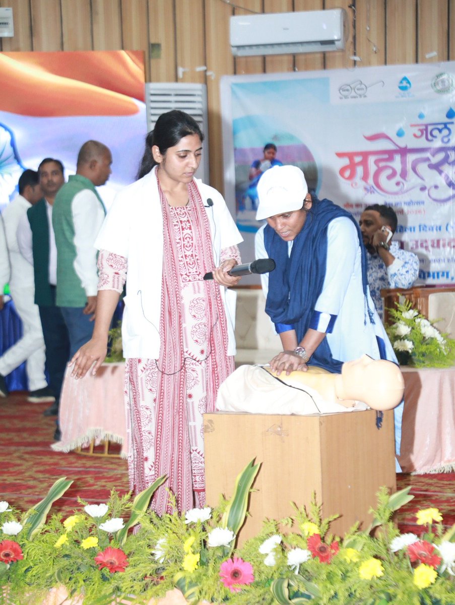 DC_Ramgarh's tweet image. #CPR &amp;amp; #firstAid training given to women Jal sahiya &amp;amp; Mukhiyas of #Ramgarh on #InternationalWomenDay 
Ramgarh district has 2 Lakh trained #firstresponders