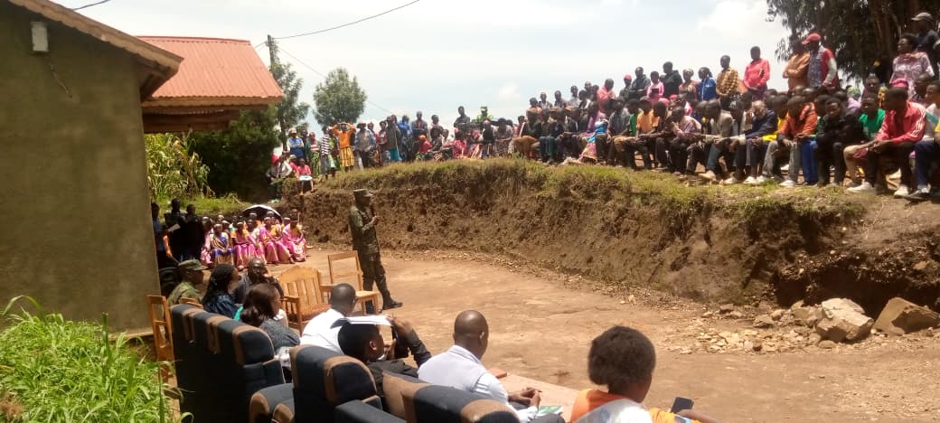 MutuntuS's tweet photo. Mu murenge wa @MutuntuS uherereye muri @KarongiDistr  Twishimiye kwakira Abadepite bagize ihuriro ry'Abanyarwandakazi bo muri
@RwandaParliamnt bayobowe na Hon NIZEYIMANA Pie, aho basuye umudugudu wa Rugogo wesherejwemo imihigo ya mutima w'urugo tunitegura umunsi mukuru w'umugore. https://t.co/ljiPzzBRl3