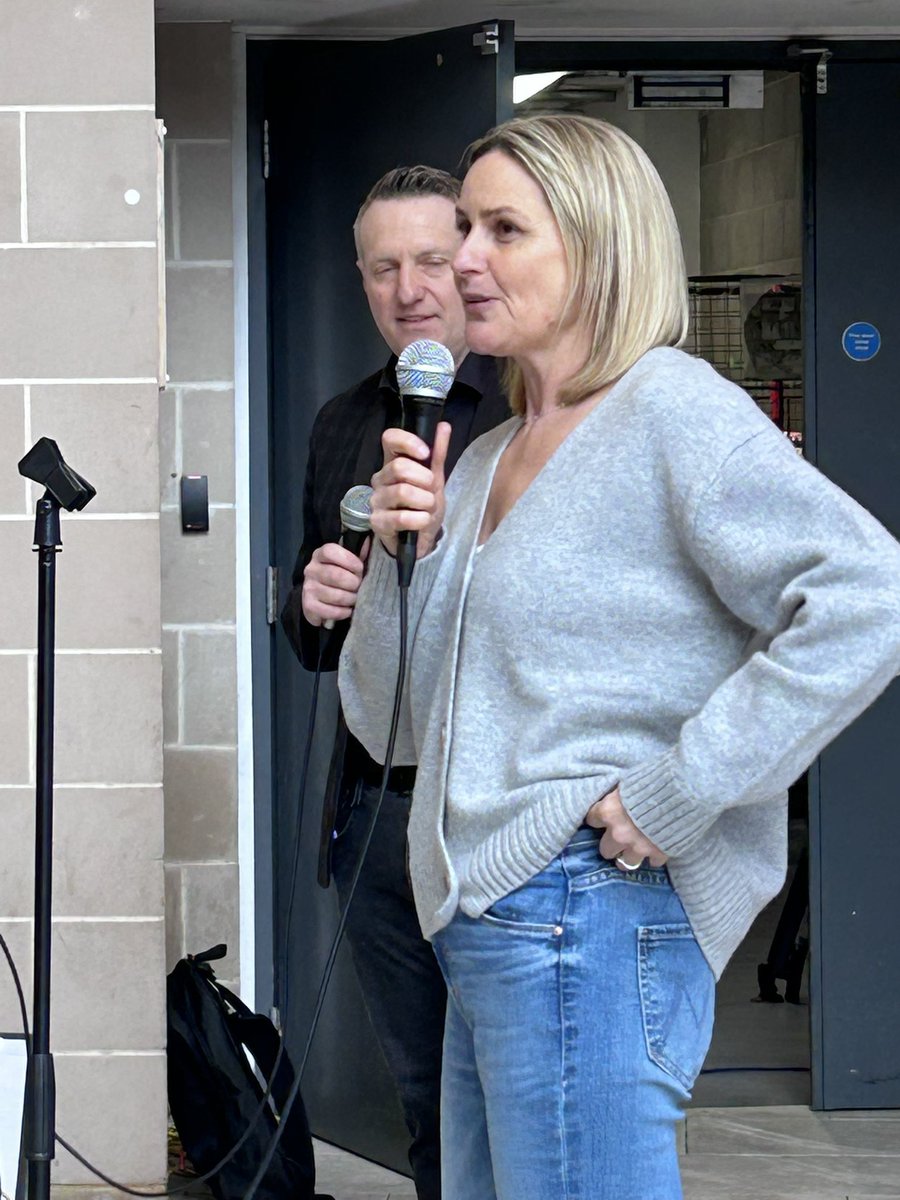 MurWalls tweet media