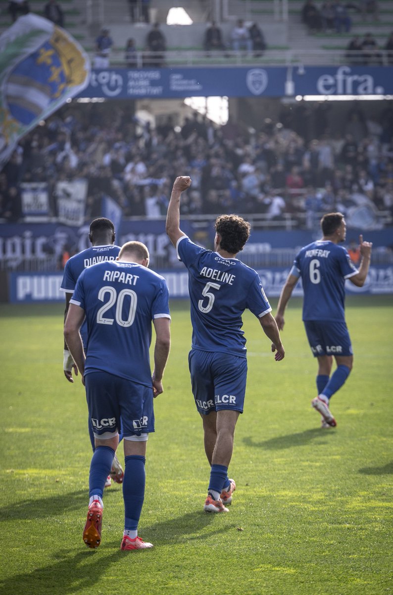 estac_officiel's tweet photo. 𝐄𝐧𝐜𝐨𝐫𝐞 un scénario renversant 🎢
𝐄𝐧𝐜𝐨𝐫𝐞 des émotions 😍
𝐄𝐧𝐜𝐨𝐫𝐞 une victoire à célébrer 𝐄𝐍𝐒𝐄𝐌𝐁𝐋𝐄 💙

#TeamESTAC 🔵⚪ https://t.co/pDGvtRbCul