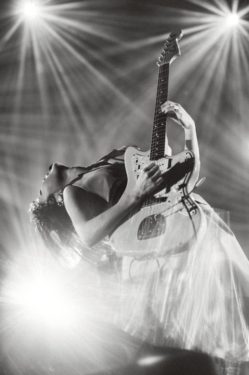 𝐑𝐞𝐢𝐧𝐲 𝐑𝐞𝐜𝐨𝐫𝐝𝐬 tweet media