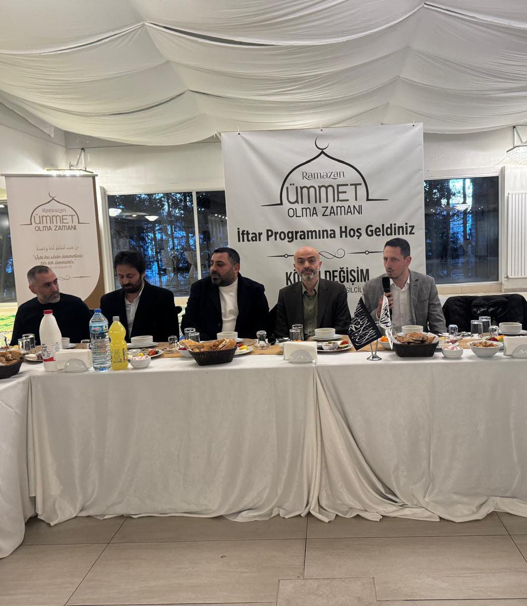 KokluDegisim34's tweet photo. Köklü Değişim Küçükçekmece Temsilciliği olarak düzenlediğimiz “Ramazan: Ümmet Olma Zamanı” başlıklı iftar programında; STK temsilcileri, vakıf ve dernek yöneticileri, iş insanları ve kıymetli misafirlerimizle aynı sofrada buluştuk.
#TekÇözümHilafet
#ÜmmetOlmaZamanı https://t.co/BQFuXxlOmX