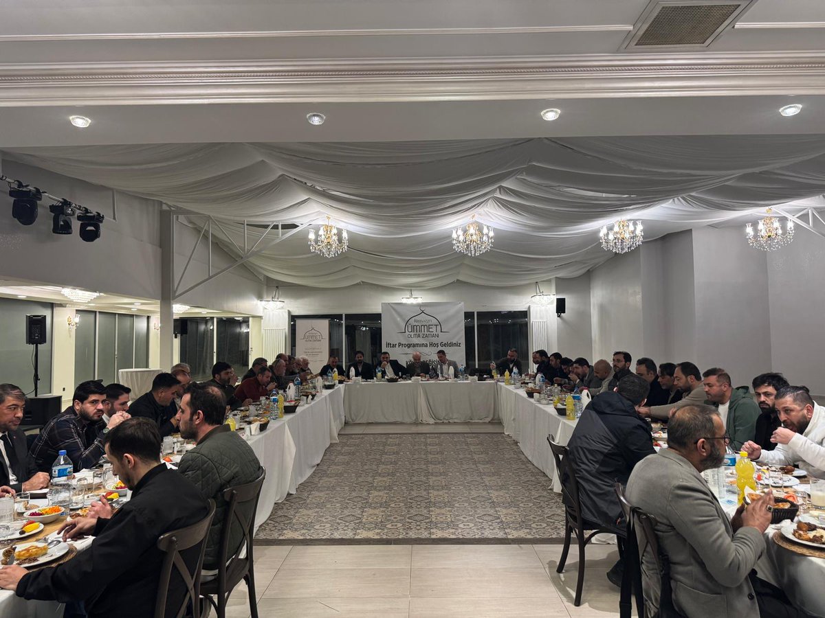 KokluDegisim34's tweet photo. Köklü Değişim Küçükçekmece Temsilciliği olarak düzenlediğimiz “Ramazan: Ümmet Olma Zamanı” başlıklı iftar programında; STK temsilcileri, vakıf ve dernek yöneticileri, iş insanları ve kıymetli misafirlerimizle aynı sofrada buluştuk.
#TekÇözümHilafet
#ÜmmetOlmaZamanı https://t.co/BQFuXxlOmX