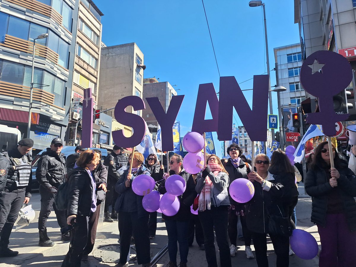 istsolfeminist's tweet photo. Laiklik, eşitlik, özgürlük için İSYANDAYIZ!
📍Kadıköy https://t.co/rzoj71ocww
