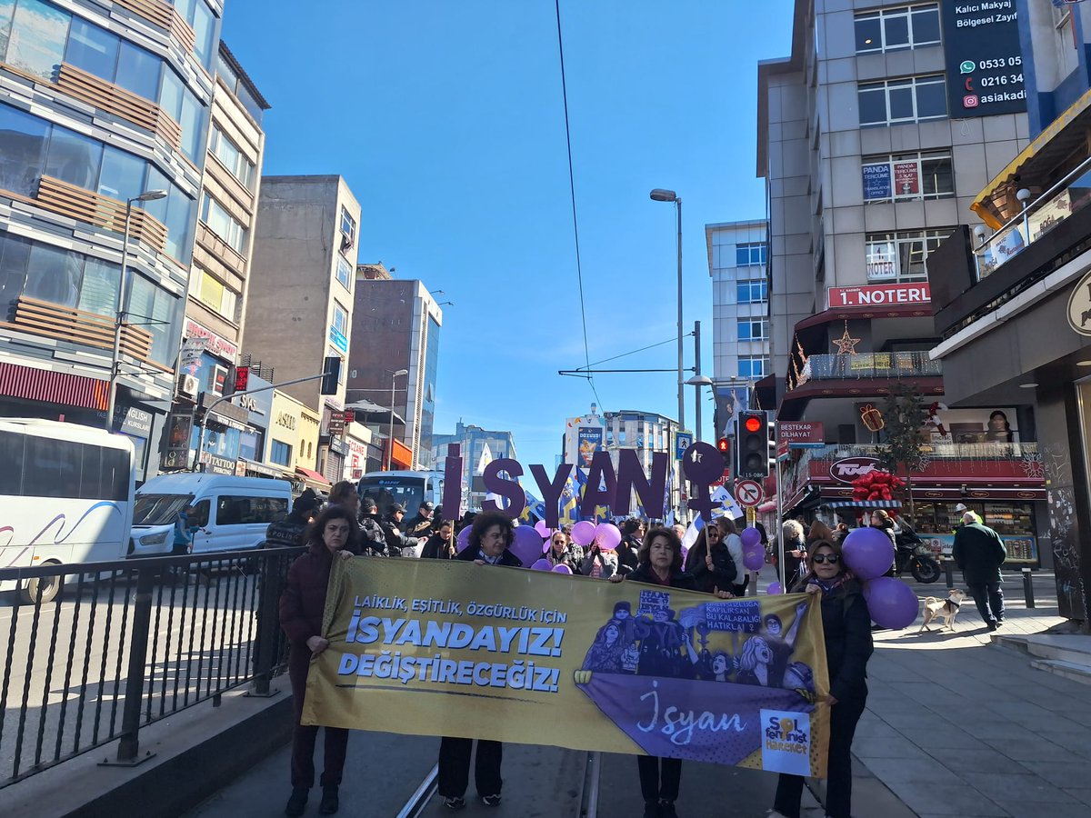 istsolfeminist's tweet photo. Laiklik, eşitlik, özgürlük için İSYANDAYIZ!
📍Kadıköy https://t.co/rzoj71ocww