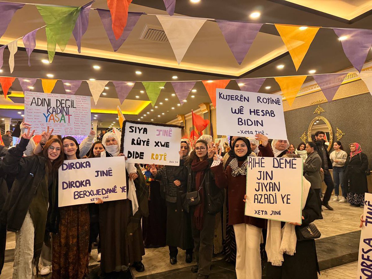 xt_jnn's tweet photo. 📍Wan

RIHÊ DEMÊ JIN JIYAN AZADÎ YE
Wek jinên ciwan, bi vê helw
estê em li ser xeta azadiya jinê têkoşîna li qadan bilindtir dikin! 

#8mart 
#8êadarê https://t.co/iVUNTz8hLf