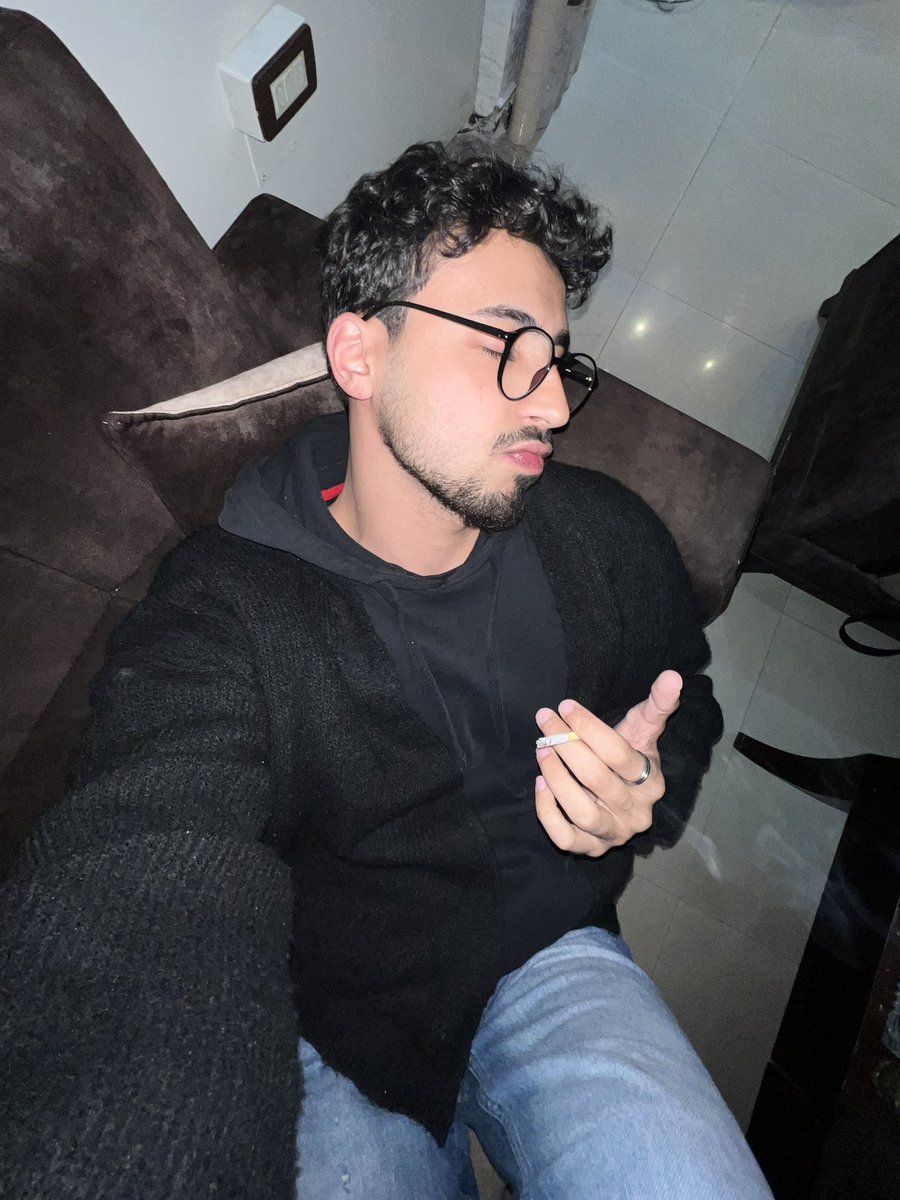 MelodyApollo's tweet photo. Back on twitter after ages…and yes , im feeling these new glasses🌞 https://t.co/9KMgeqK1uv
