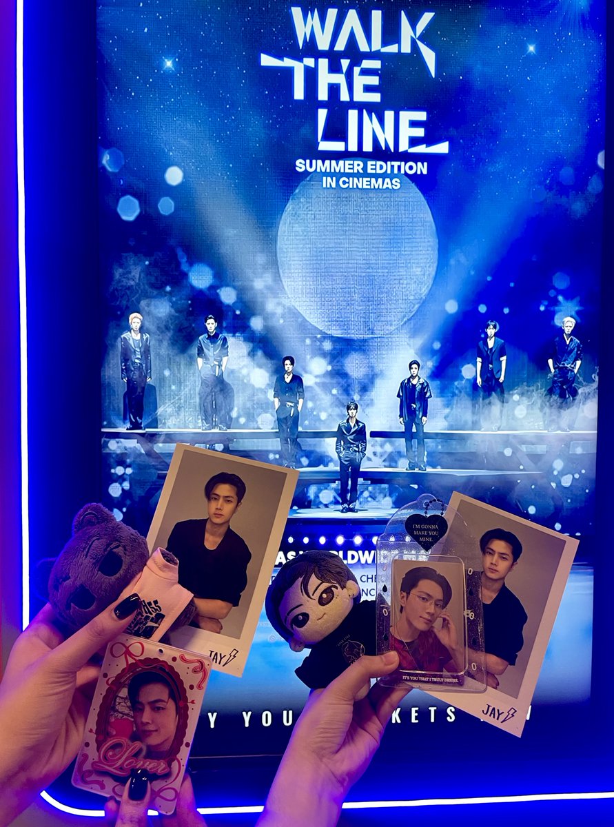 AJ_113020's tweet photo. Life of an engene~ 💙❤️ 

#ENHYPEN #walkthelinesummeredition #EN_WALKTHELINE_INCINEMAS https://t.co/hp8ulNiS9D