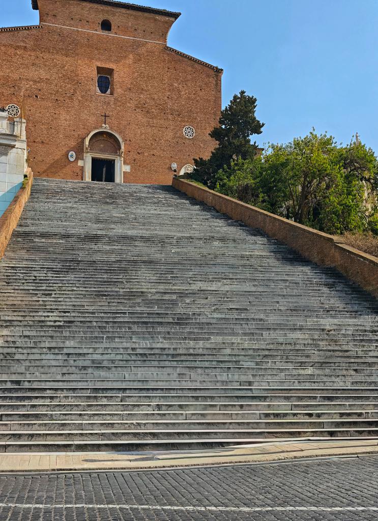antmoose's tweet photo. #SpoliaSunday takes us to the long #staircase of the #Aracoeli, which were once the steps of a huge covered ramp leading to the #Severan temple of #Serapis on the #Quirinal in #Rome. They are also the product of a successful war by the Comune on the #Colonna barons. https://t.co/Wu5FAU7uTp