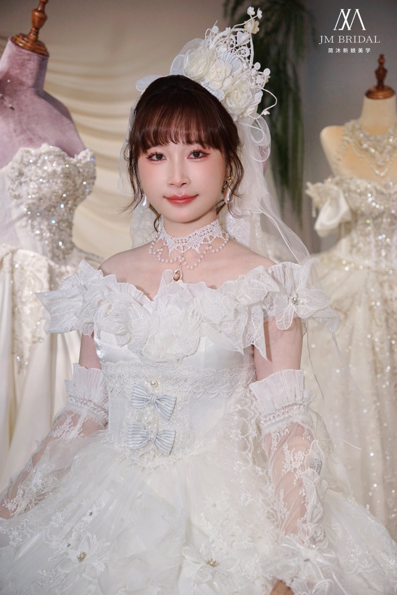 AliceAlinAl's tweet photo. 全新的身份 #女友 #眼镜娘 #美女 #少女 #Lolita系 #lolita #lolitagirl #lo娘 #汉服 #自拍 #可爱 #萌妹 #日系 #三坑 #ap #少萝 #白丝 #婚纱 #婚纱照 #人妻日常 https://t.co/ZbhzdUQkla