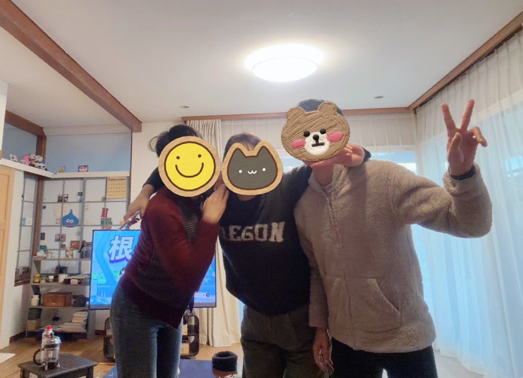 従兄夫婦宅へ出張火鍋🍲宅飲み最高〜‼︎🍻
今シーズン、この鍋を持って従兄や親友宅で火鍋パーティーを結構やりました。
来月、うちで同級生達と花見酒（お花見会）をする時に火鍋をやり、そこで今シーズンの火鍋は食べ納めかな🌸
もう4月は暑くなりそうだしね☺️明日は薬膳効果で肌の調子が良いはず👍