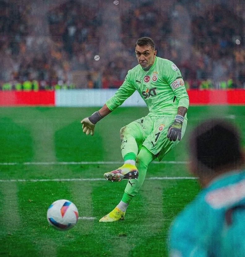 Bu ülkede "kaleci gol atar" bahsi oynandı ve o maçta kaleci gol attı.

Tesadüf işte, YERSEN.