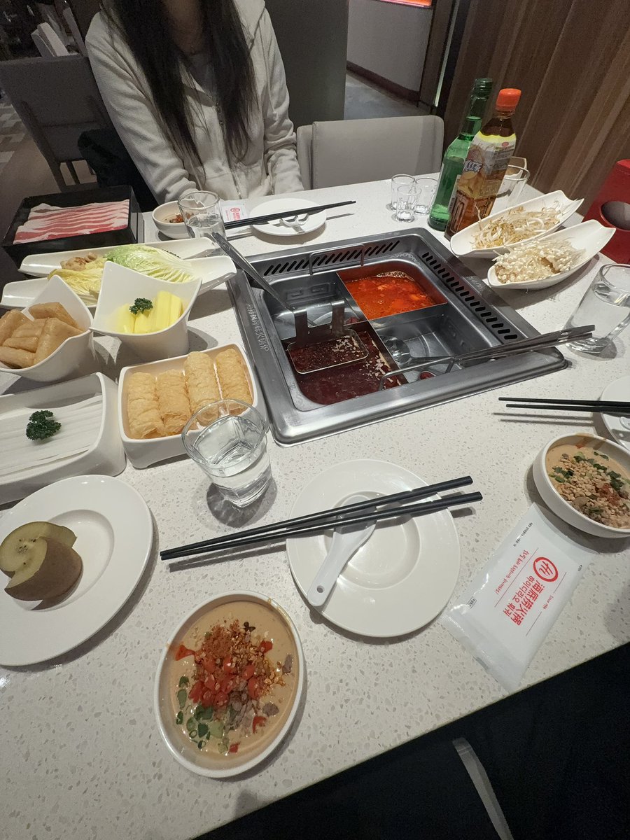 lovzyun's tweet photo. ↖️대구에 하이디라오생긴것이ㄴㅁㄴㅁ기쁜여자 https://t.co/AjiqFBJS5B