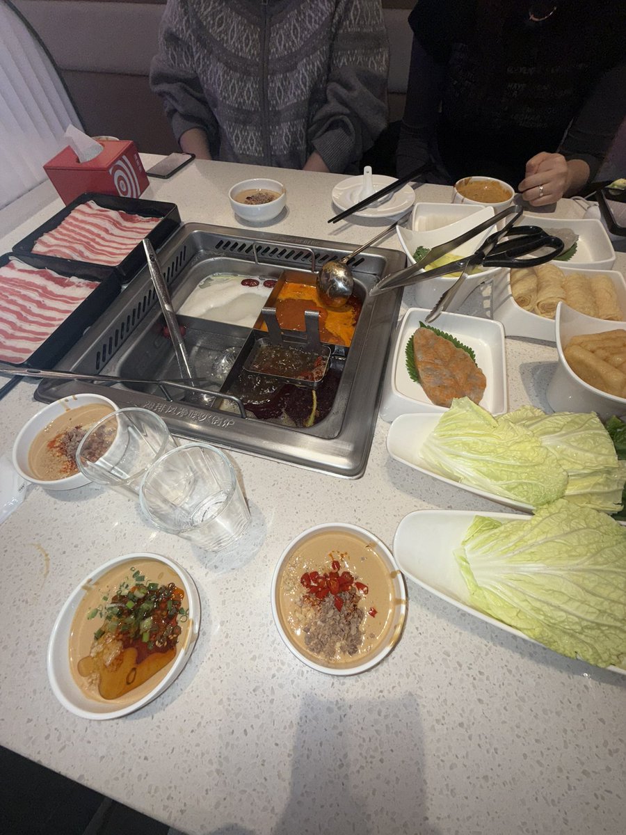lovzyun's tweet photo. ↖️대구에 하이디라오생긴것이ㄴㅁㄴㅁ기쁜여자 https://t.co/AjiqFBJS5B