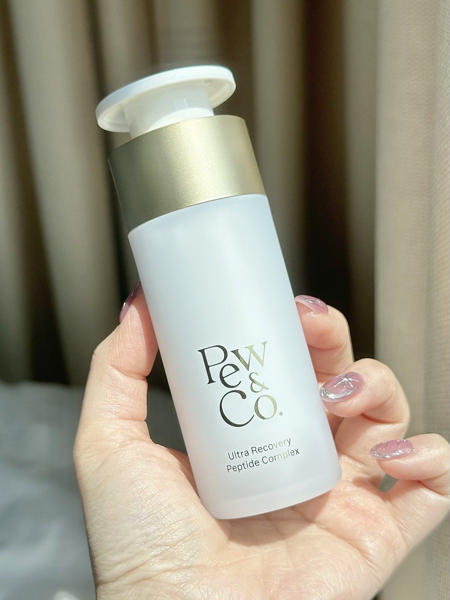 tinyreview2's tweet photo. ตอนทำ Pico ไม่ชอบเหมือนกันที่ต้องทาครีมหนาๆ คือกลัวอุดตัน พอมาเจอครีม Pew&Co.เสียดาย เจอกันช้าไป ทำเนื้อดีมากก ทาซึมๆ ผิวหน้าไม่ปฏิเสธครีมเลย 55555 ตัวนี้เน้นกระตุ้นคอลลาเจน พวกสมานแผลจะไวมากก ขนาดแค่รอยบวมบีบสิว ไม่กี่ชม.ก็ยุบแล้ว คนมีสิวเยอะๆ นี่แหละทางออก ผิวเรียบๆในฝันเคาะประตูแล้ว