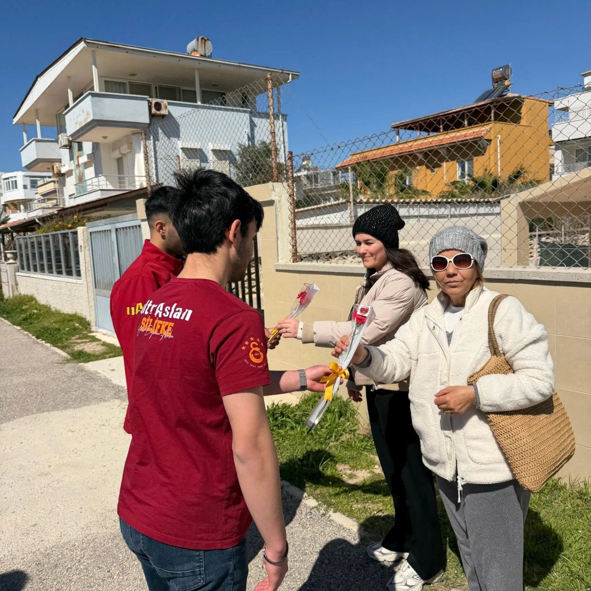 uA_Silifke's tweet photo. Bugün 8 Mart Dünya Kadınlar Günü dolayısıyla ultrAslan Silifke olarak hayatımıza değer katan kadınlarımıza küçük bir tebessüm bırakmak istedik. 🌸

Sokakta, işte, hayatın her alanında emek veren tüm kadınlarımızın 8 Mart Dünya Kadınlar Günü kutlu olsun.

#uAYurtiçi #uASilifke https://t.co/cH9Z2N8VTr