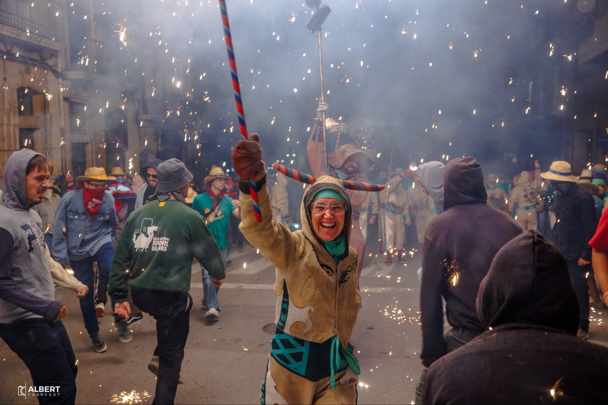 BallDiablesTgn's tweet photo. En el marc del #8M, reivindiquem el paper imprescindible de la dona dins del Ball de Diables de Tarragona i dins la festa major de la ciutat. Per totes les que hi han estat, les que hi són i les que vindran🔥
#8M #DiaInternacionalDeLesDones #diablesdetarragona https://t.co/ZMlXJfMUpa