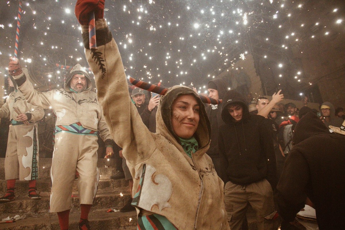 BallDiablesTgn's tweet photo. En el marc del #8M, reivindiquem el paper imprescindible de la dona dins del Ball de Diables de Tarragona i dins la festa major de la ciutat. Per totes les que hi han estat, les que hi són i les que vindran🔥
#8M #DiaInternacionalDeLesDones #diablesdetarragona https://t.co/ZMlXJfMUpa