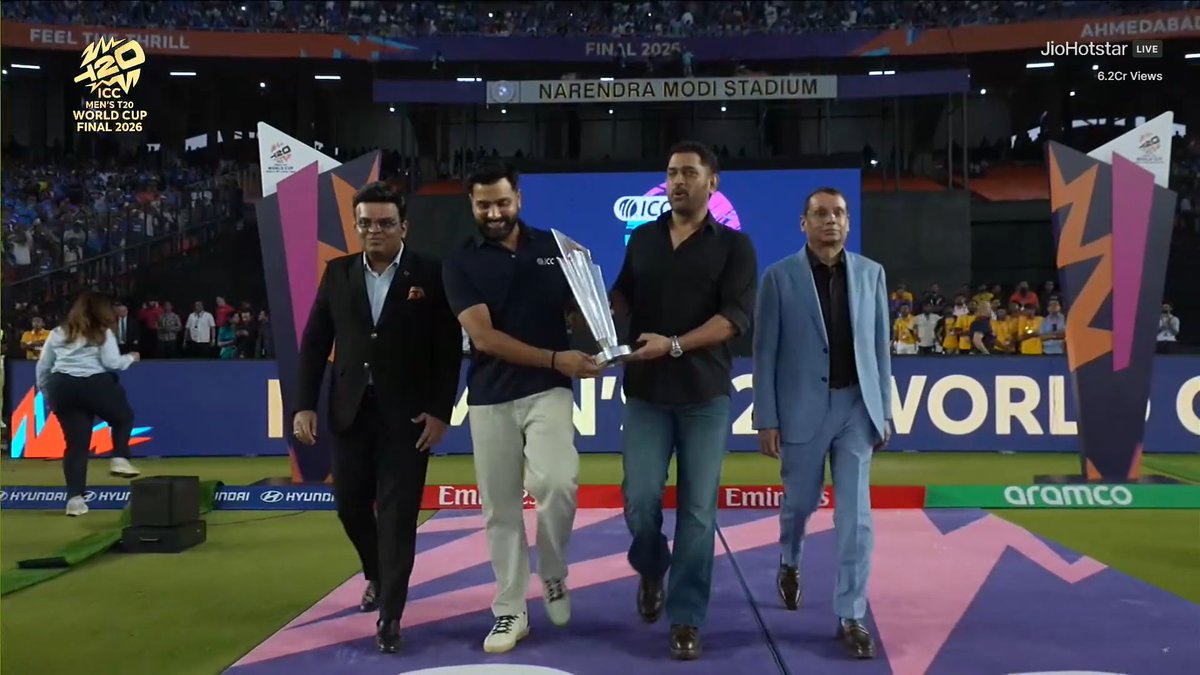 CricCrazyJohns's tweet photo. DHONI × ROHIT × JAY SHAH BRINGING THE T20 WORLD CUP TROPHY 😍 https://t.co/4eGj5JGwvr