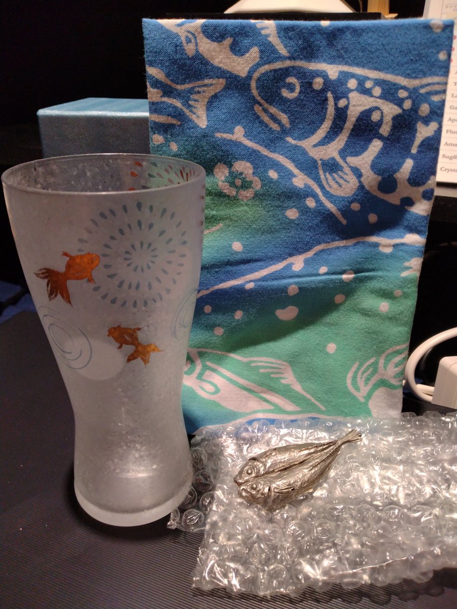 Peetaro0's tweet photo. 誕生日迎えました🙇自分への誕プレはランシュー(走らんかい)。2番目のオトコ(推し)に浮気チュウ(まあ仕方ないわな)。1年ぶりの健診に2ヶ所も引っかかってショック続きですが、健康と引き換えに収入は増えている。そうでないと割に合わんわ💔笑いまでは失ってないので健康を取り戻していきたいです✌ https://t.co/QU7y2T77Li