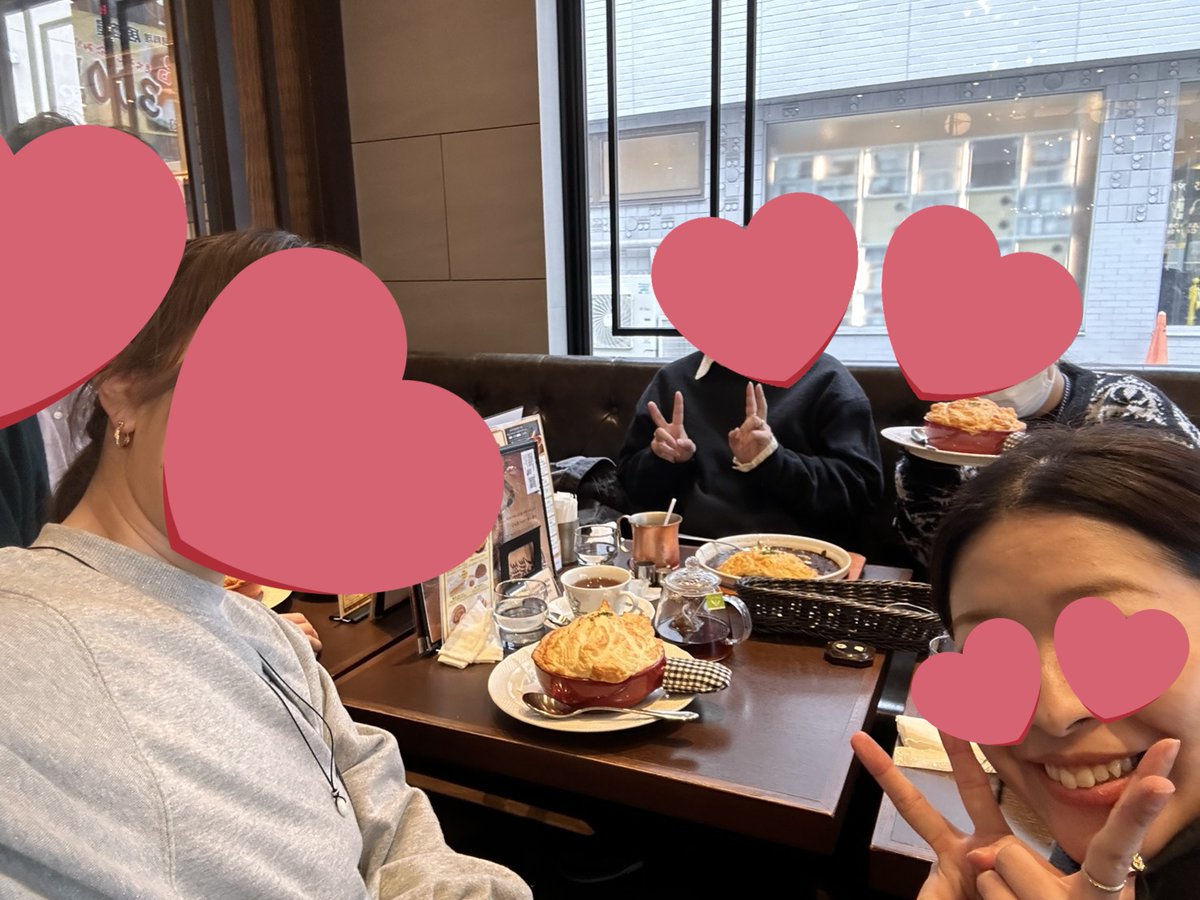 Peetaro0's tweet photo. 誕生日迎えました🙇自分への誕プレはランシュー(走らんかい)。2番目のオトコ(推し)に浮気チュウ(まあ仕方ないわな)。1年ぶりの健診に2ヶ所も引っかかってショック続きですが、健康と引き換えに収入は増えている。そうでないと割に合わんわ💔笑いまでは失ってないので健康を取り戻していきたいです✌ https://t.co/QU7y2T77Li
