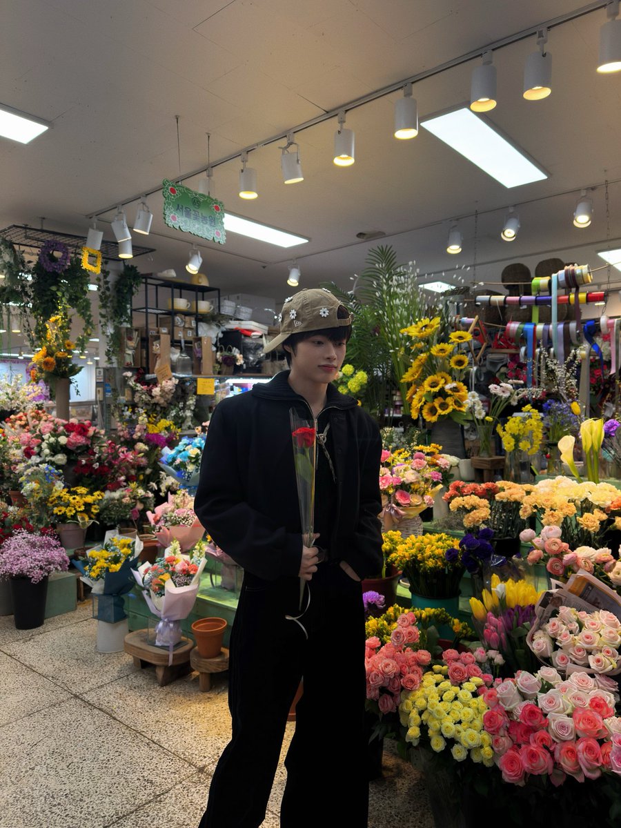 [#한빈] Hope you had a beautiful and meaningful day 🌹