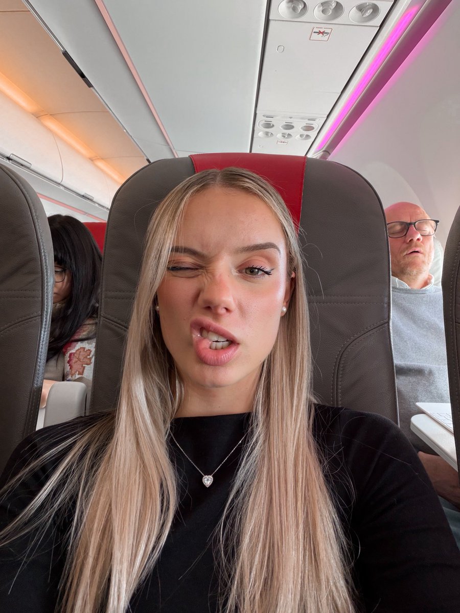 Lia Sikora tweet media