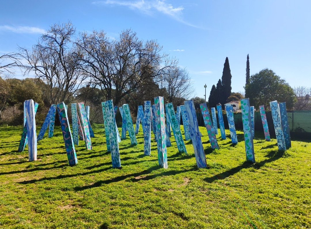 EtwTerp's tweet photo. Champ de prismes colorés...
"Jardin d'hiver" de Dom Pilarek
Trans-en-Provence
23 février 2026
#mathsartist #mathpics #maths #geometrie #geometry #prismes #transenprovence #dompilarek
🔶 RV sur Instagram:
📸🖍️MATHS_ARTIST✏️🎨https://t.co/huEfGDmtXA… https://t.co/SRDHBjEfMs