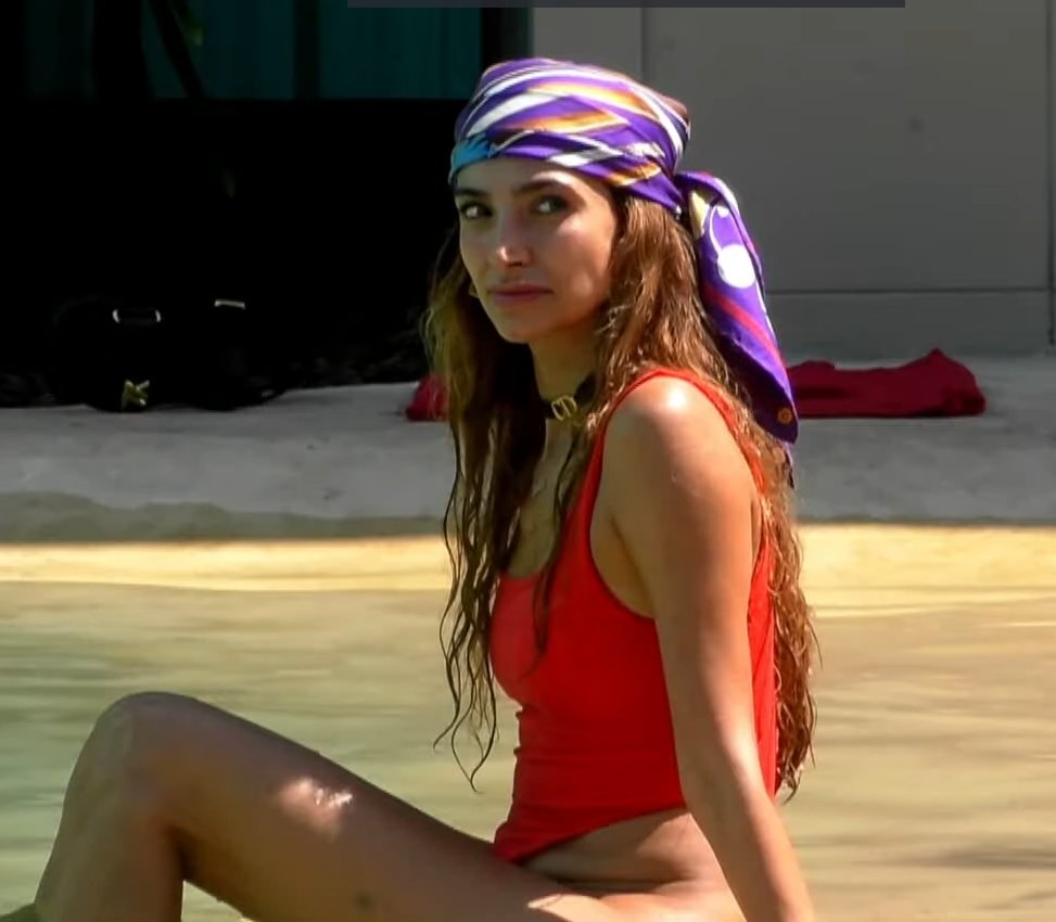 Support_Solange's tweet photo. En el día de la mujer, hacemos mención especial a ella Solange Abraham, por su rol de madre, hija, hermana, familia. Por ser una mujer luchadora por sus sueños. Te amamos y te acompañamos tus Solangistas en esta etapa una vez más #GranHermano #TeamSol https://t.co/Kqk7dUxckM
