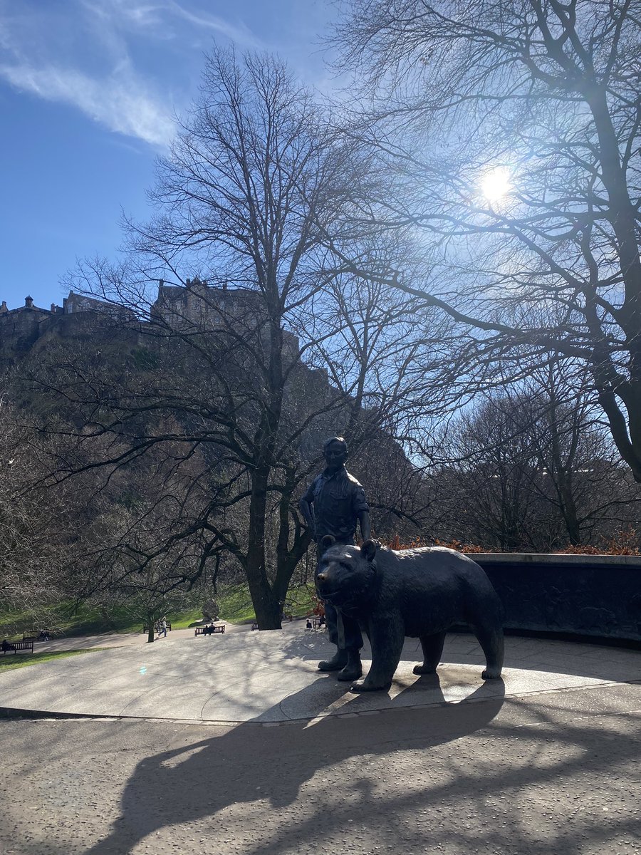 Peckin Awa tweet media