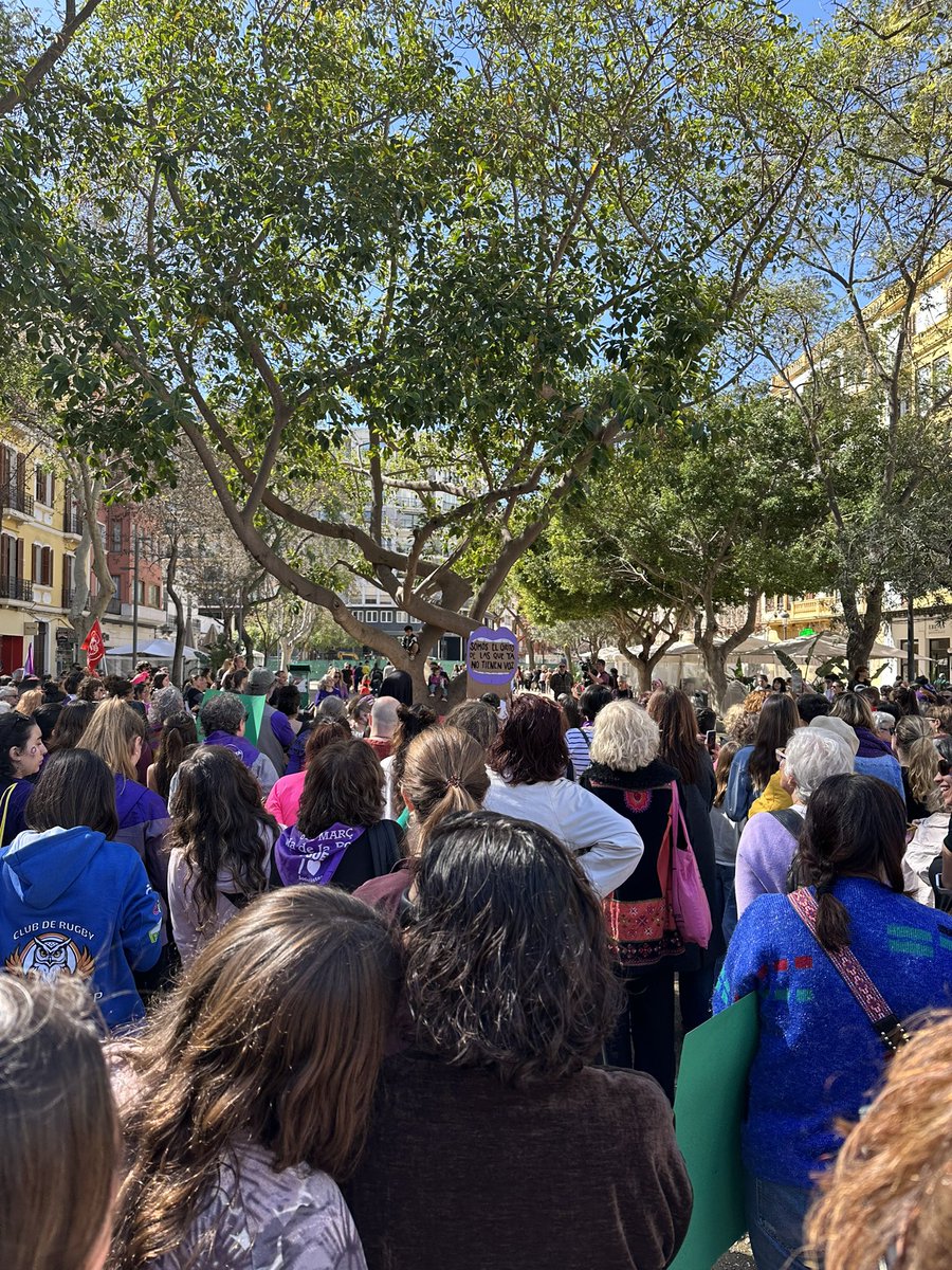 milena_herrera's tweet photo. Por las mujeres que sufren la brecha salarial  y de pensiones.
Por las que reducen jornada para cuidar.
Por las que llevan toda la carga mental.
Por las migrantes, las vulnerables, las mayores o las jóvenes.
Por las maltratadas y las que ya no están.
Nos sobran los motivos #8M https://t.co/pOWoo0ssF2