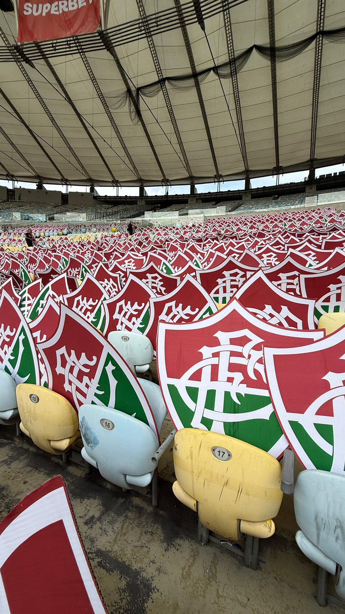 superbet_br's tweet photo. O MARACANÃ ESTÁ PREPARADO! 🇭🇺

São 20 mil escudos na Sul para a torcida Tricolor fazer a festa.

É dia de final! https://t.co/dOiapewM9k