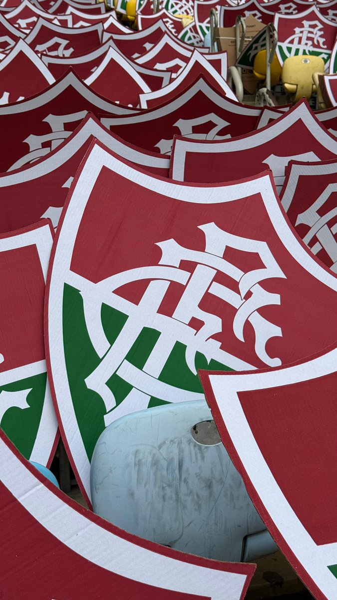 O MARACANÃ ESTÁ PREPARADO! 🇭🇺

São 20 mil escudos na Sul para a torcida Tricolor fazer a festa.

É dia de final!