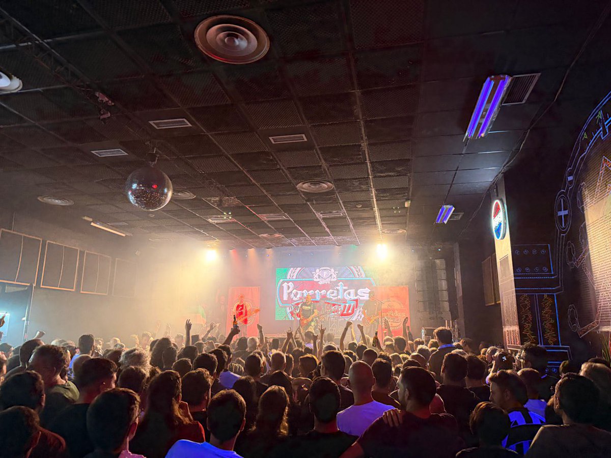 Porretas5's tweet photo. Gracias Guadalajara !! Increible noche ayer en la @SalaOxido con SOLD OUT !!! https://t.co/xksu2O8lmU