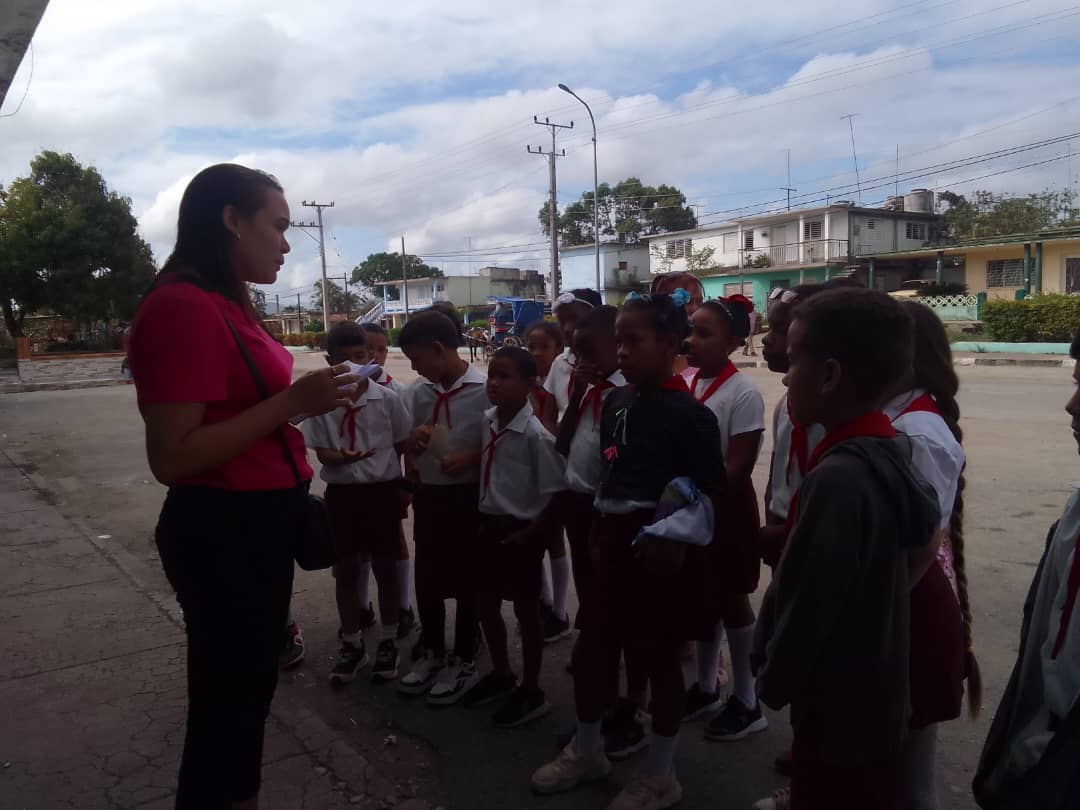 En homenaje al Día Internacional de la Mujer nuestros educandos de 4to grado participan en el acto realizado en la Madre Pensante.
#Mujer
#DGEPalmaSoriano
#SomosCuba