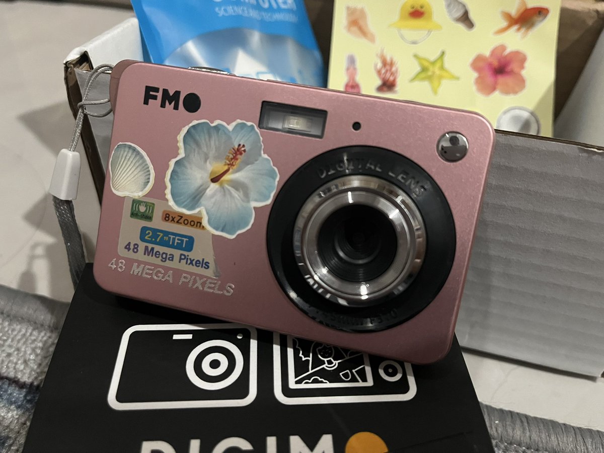 plrzkyacitra's tweet photo. guys jual digicam FMO (filmonkish) 400k aja (nego gpp) aku beli ori dari official storenya lgsg. Aku jual karena jarang banget banget aku pake, kondisi masih bagus, free adaptor (khusus iphone tapi), sama free memocard nya, serius beli & nanya detail dm aja ya #zonauang #digicam https://t.co/10jHVR5jPp
