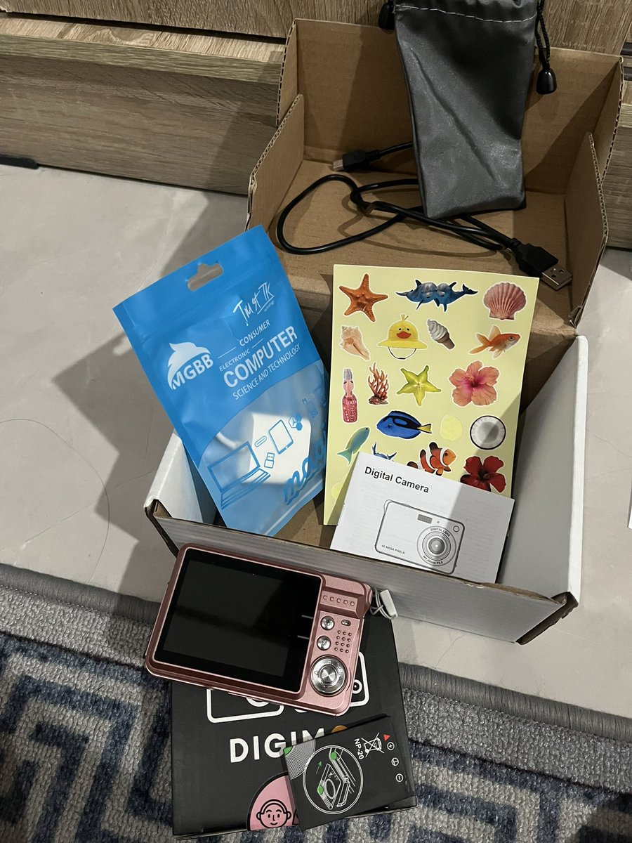 plrzkyacitra's tweet photo. guys jual digicam FMO (filmonkish) 400k aja (nego gpp) aku beli ori dari official storenya lgsg. Aku jual karena jarang banget banget aku pake, kondisi masih bagus, free adaptor (khusus iphone tapi), sama free memocard nya, serius beli & nanya detail dm aja ya #zonauang #digicam https://t.co/10jHVR5jPp