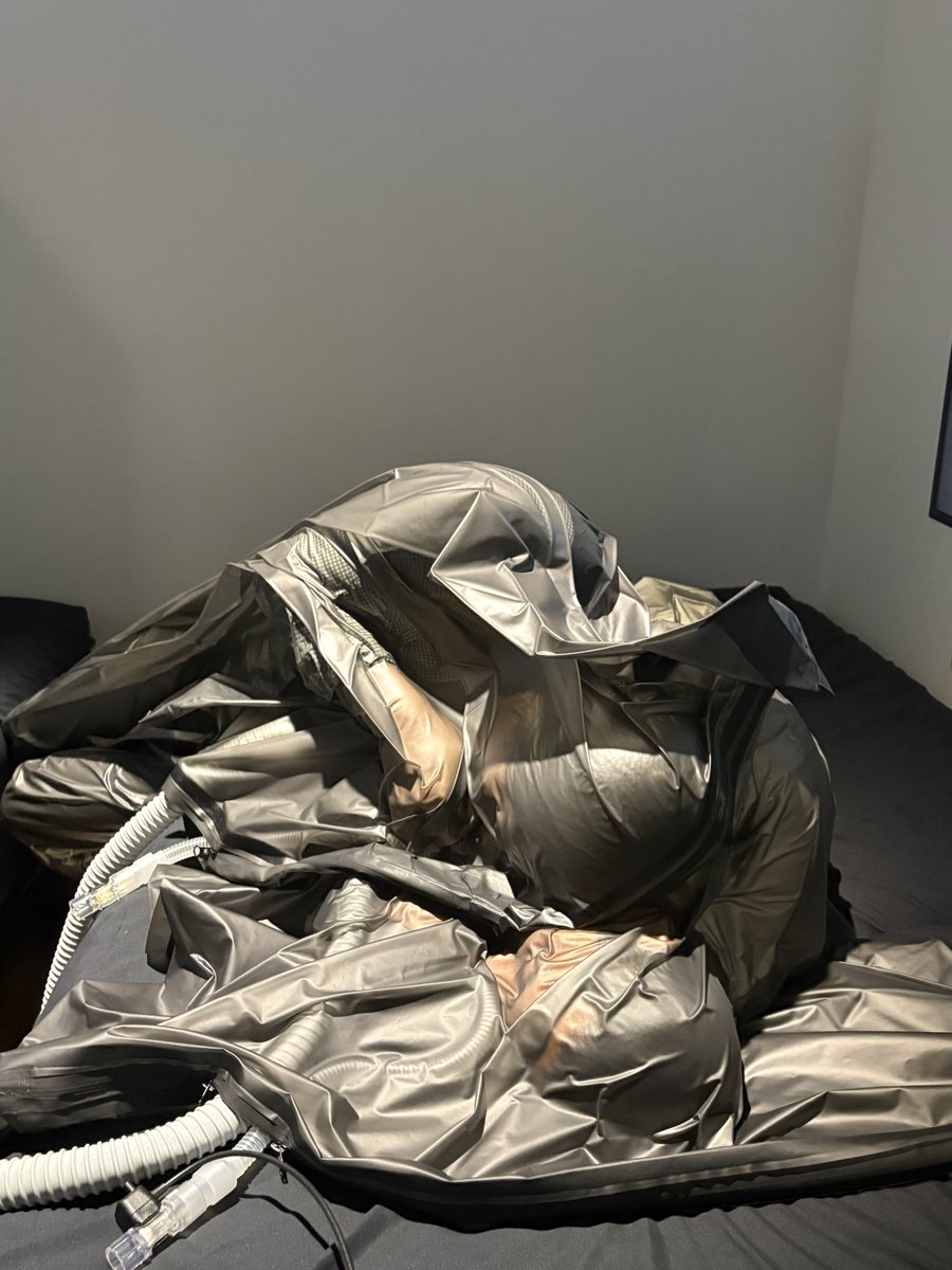 mewimas's tweet photo. 全てを気力で解決し、ノンストップ圧縮通算100人ほどやりました。ありがとうございました。じっくり育てていきたい作品、また必ずどこかでやりたいです。お誘いください🤍 https://t.co/opNhhaFv2C