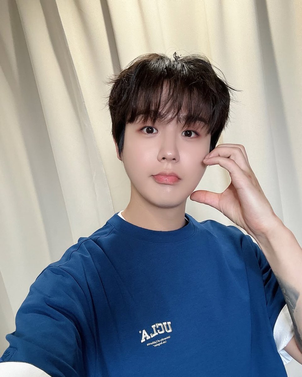 UpdateKBoys's tweet photo. Feliz aniversário para o Injun (ex-ASC2NT), que hoje completa 34 anos! 🎉
#FELIZINJUNDAY
#INJUN #인준 https://t.co/m0Rr9q9v46
