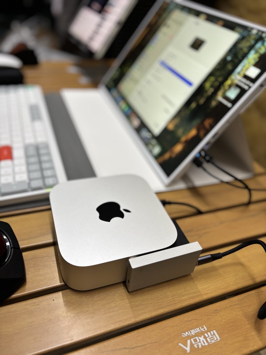 VXQrobot's tweet photo. power up your macmini  with type-c https://t.co/Ddweyh6UzT
