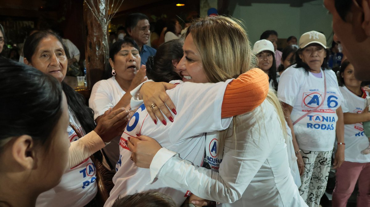 TaniaRodasM's tweet photo. En un ambiente de alegría, compañerismo y unidad, compartimos un momento especial junto a nuestras bases. Con esta fuerza de equipo salimos a llevar nuestro mensaje y nuestras propuestas, priorizando la salud y el bienestar de todos los peruanos desde el Senado. 💪🏻✨ https://t.co/iC9K40lCiO
