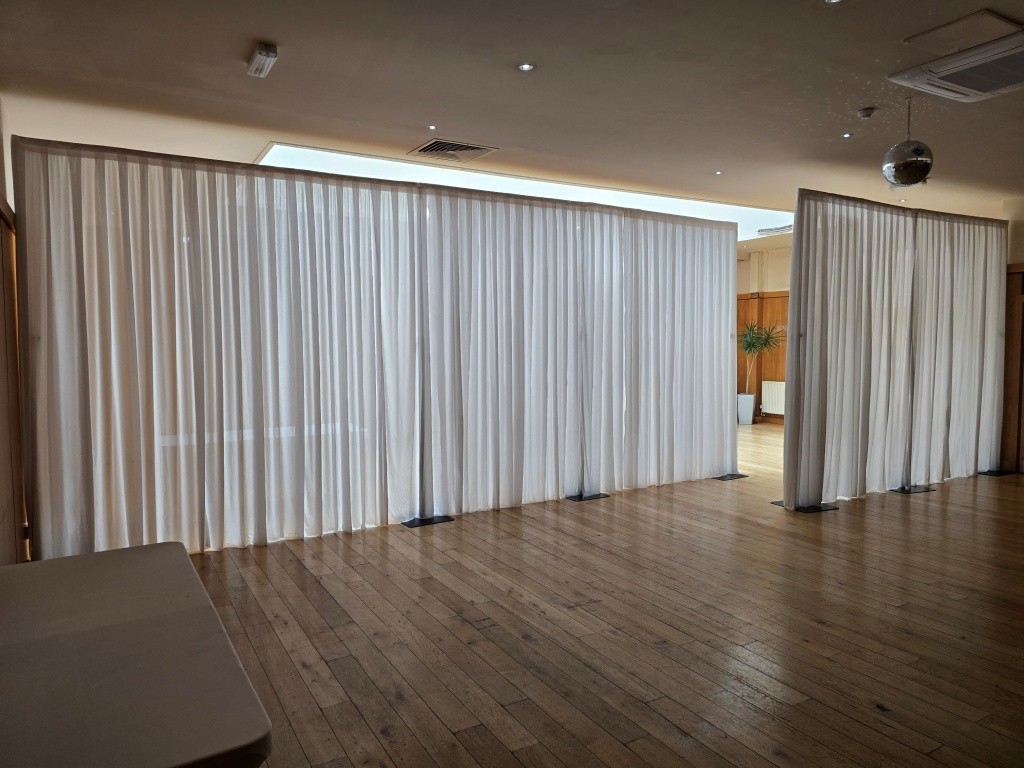 PeterLockwoodDJ's tweet photo. We can provide drapes with an entrance to the rear service area, a single hidden walkway for service staff or 2 doorways one in and one out with drapes at the back to hide the back of house.

https://t.co/ruM1VtplLi https://t.co/xNqpfl6OHp