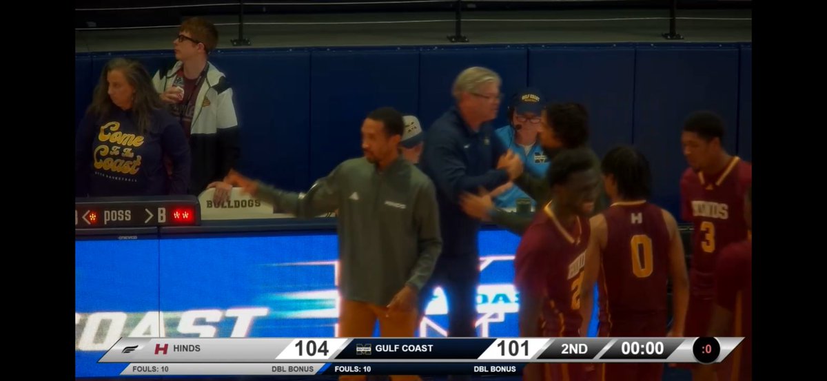 Hey_D_Ray's tweet photo. To add some perspective to how big of a comeback this was for #HindsCC in Saturday’s quarterfinal win at #MGCCC. @HindsCC_MBB was down 11 with 2:00 remaining. But then…
#GoHinds #Region23 #MACCCAthletics #MACCCBasketball #NJCAABasketball https://t.co/4GiPxegsMX