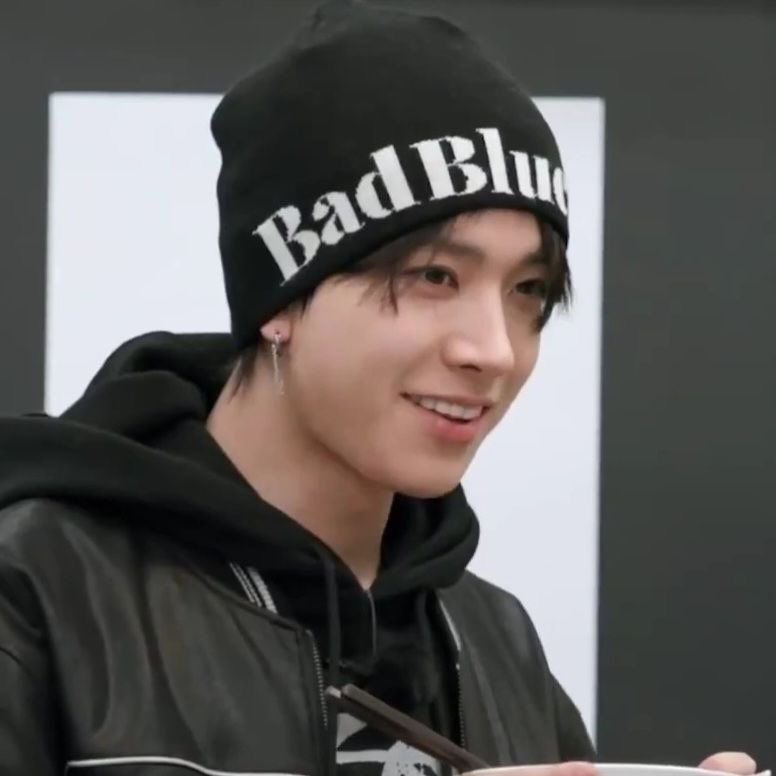 𝖤𝐒| tweet media