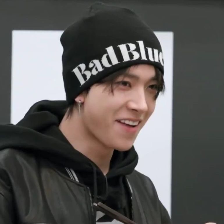 𝖤𝐒| tweet media