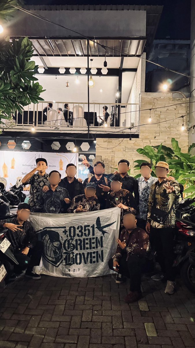 PERSEBAYA BOVEN ALLES! tweet media