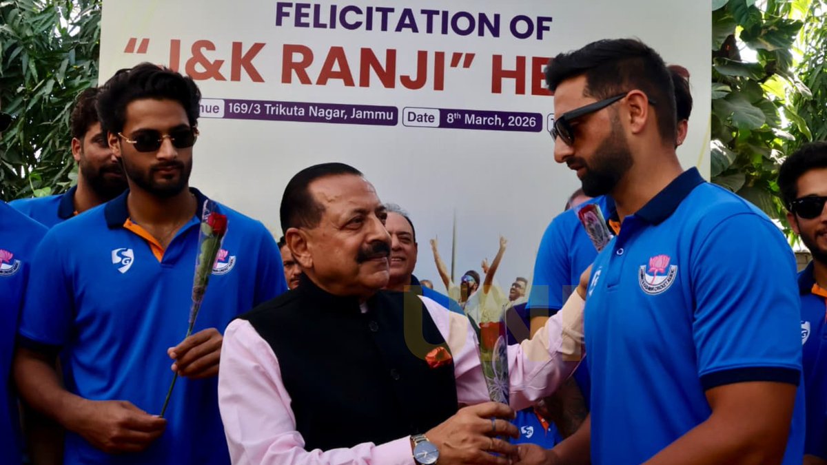 UNI_Photos's tweet image. In Photos | Union Minister of State for Science and Technology, Dr Jitendra Singh, felicitated the players of the Jammu and Kashmir cricket team for their historic triumph in the Ranji Trophy at a ceremony in Jammu.

📸: Aman Sharma / UNI

#Jammu | #RanjiTrophy | #Cricket | #UNI
